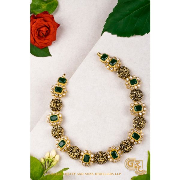 gleaming green necklace