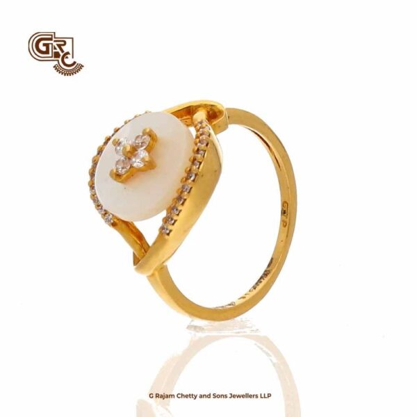 Stylish Splendor White Pearl Ladies Ring
